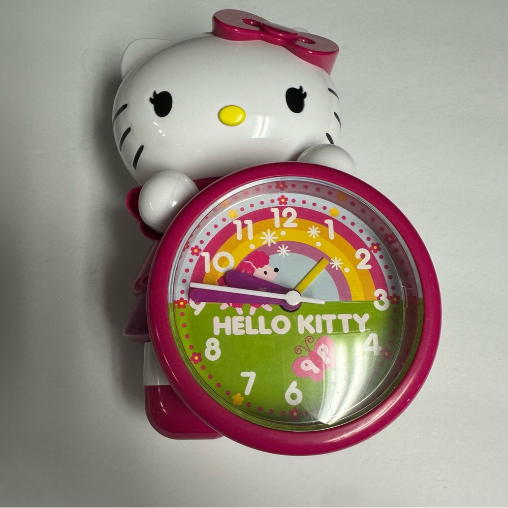 Hello Kitty Figurine Clock - Picture 3 of 7